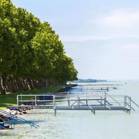 Lellei Vizparti Homokos Strandnal * バラトンレッレ