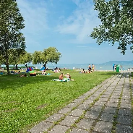 Lellei Vizparti Homokos Strandnal Apartmán Balatonlelle